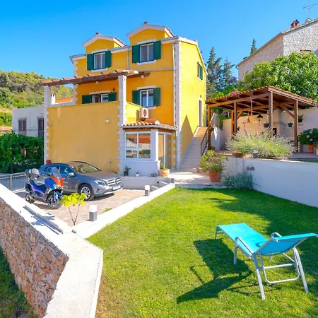 Villa Garden *