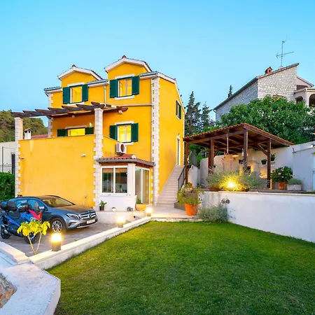 Villa Garden